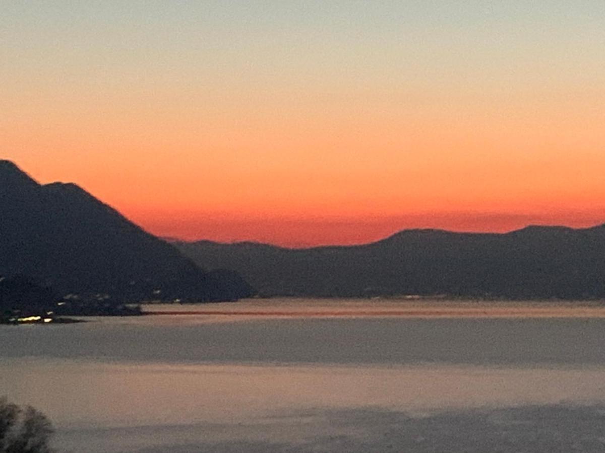 Casa Colmegna mit traumhaften See- und Bergblick Luino Zimmer foto